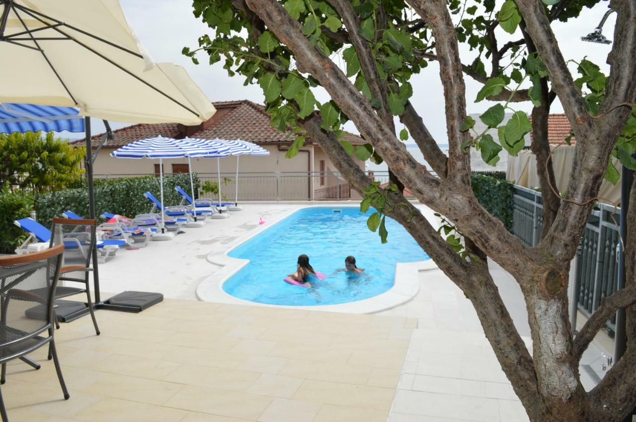 Apartments Vinka Подстрана Екстериор снимка